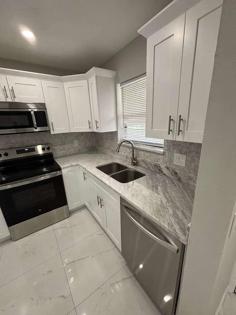 2 bed, 2.0 bath, 858 sqft, $1,950 — Photo 2