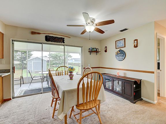 3rd image of 1041 SE Airoso Boulevard