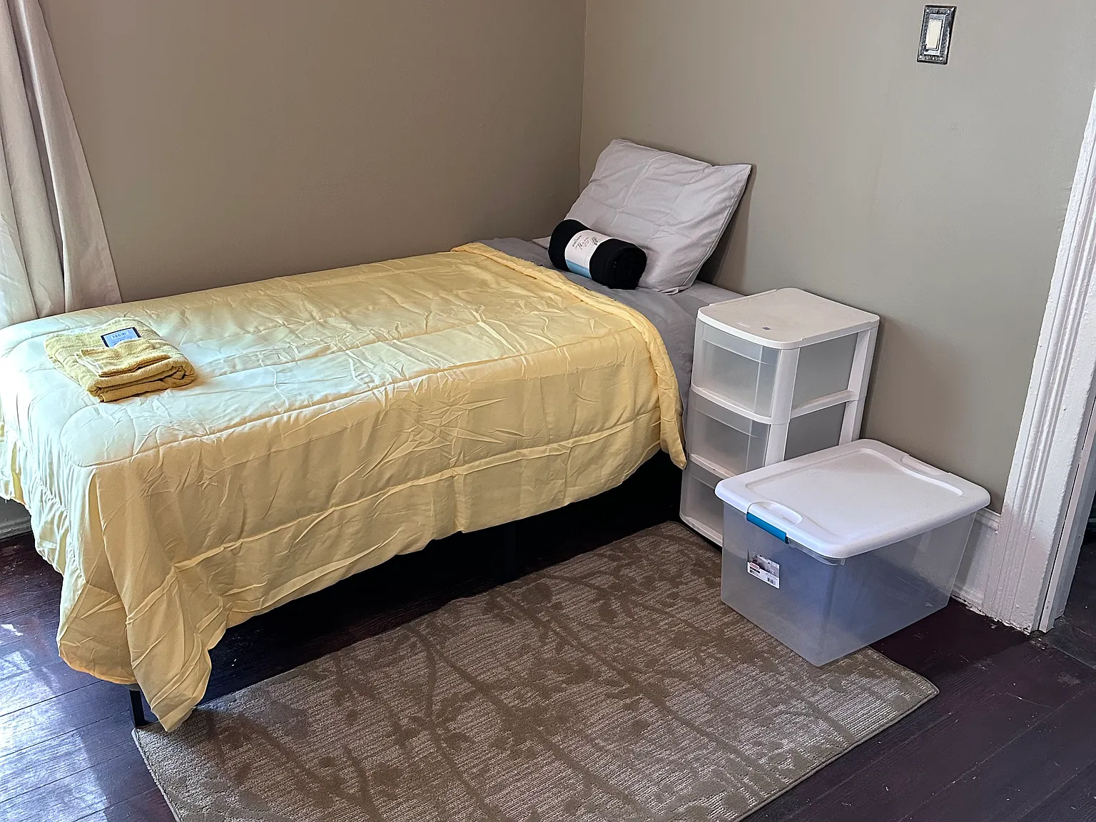 6 bed, 2657 sqft, $650 — Photo 1