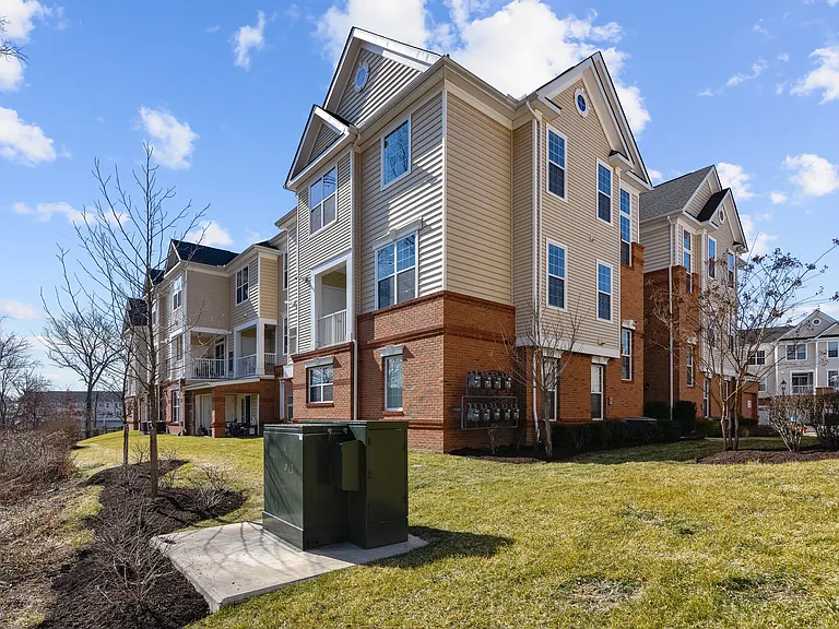 23266 Southdown Manor Ter #101 — Photo 2