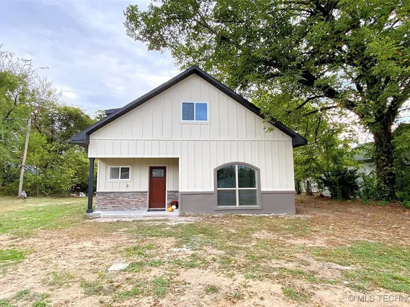 1309 S 3rd St, Stilwell, OK 74960
