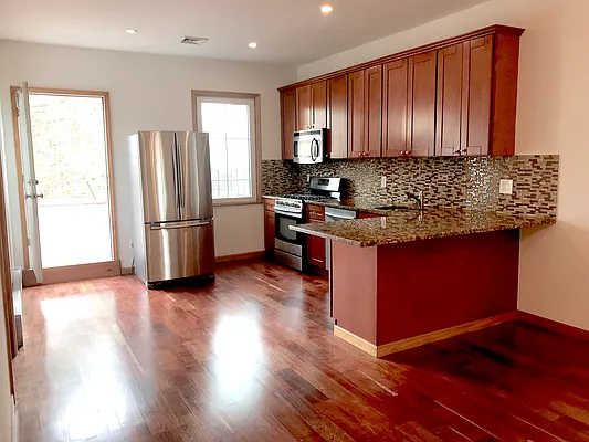 Rented by Capri Jet Realty Corp | media 2