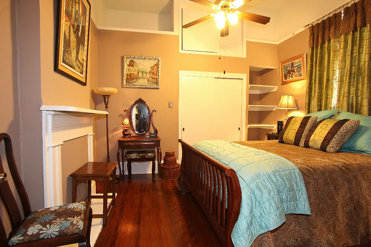 1 bed, 800 sqft, $1,900 — Photo 1