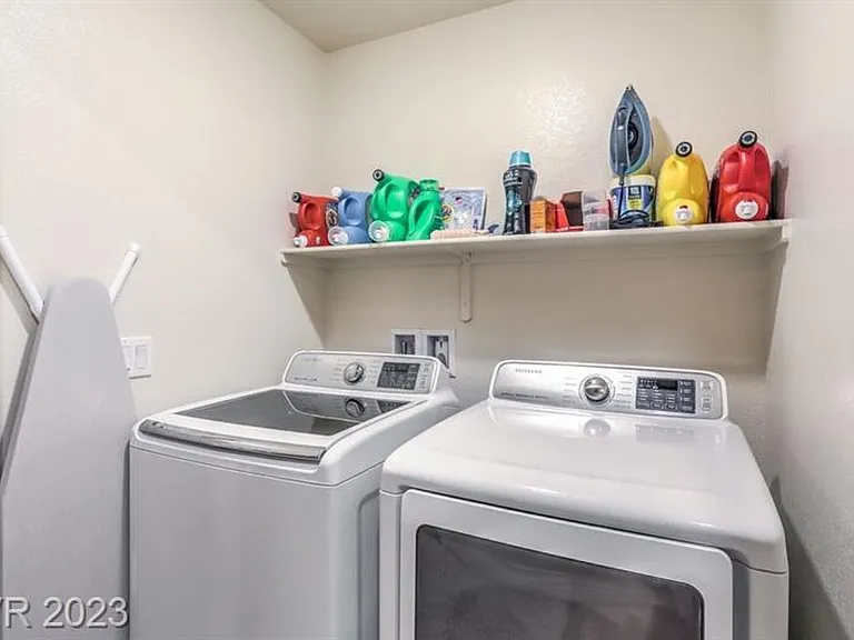 7431 Sunray Point St — Photo 18