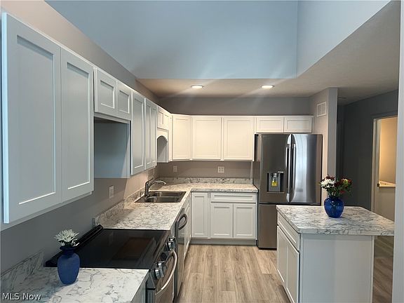 3rd image of 203 Knollton Dr