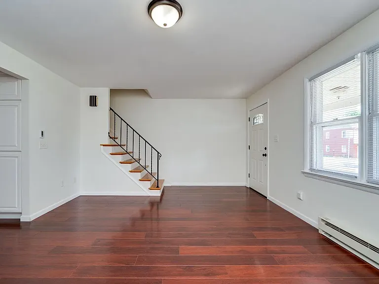 4 S Buttonwood St — Photo 4