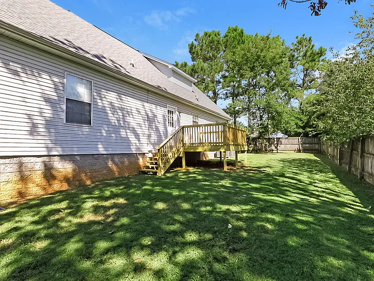 386 Park Ct E — Photo 17