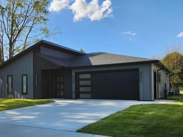 460 W 1st Street, Richland Center, WI 53581