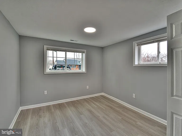 8106 Murray Hill Dr #BASEMENT — Photo 10