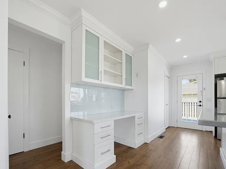 1341 Parker St — Photo 16
