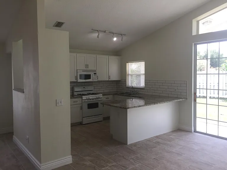 11308 Parkside Pl — Photo 9