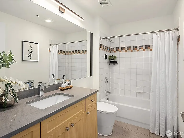 2717 Western Ave #1120 — Photo 8