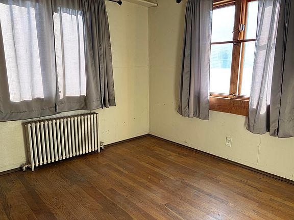 3rd image of 631 Belford Ave