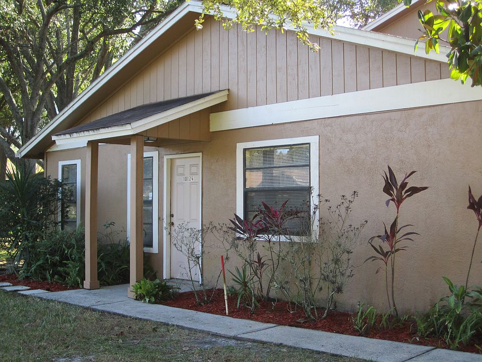 1st image of 10124 Lake Oak Cir