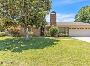1513 Woodhaven St, Pascagoula, MS 39581