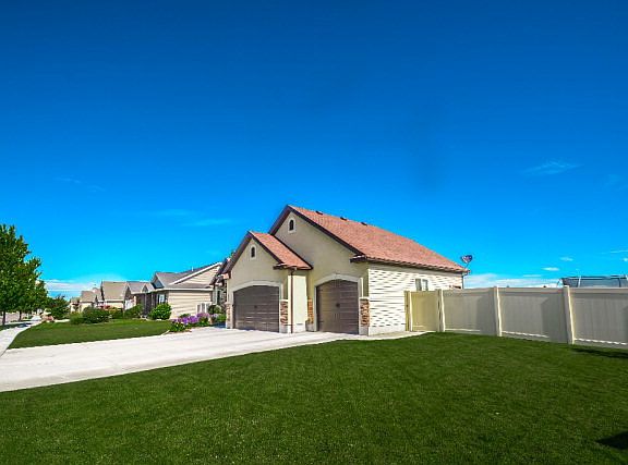 3rd image of 595 La Paloma Dr