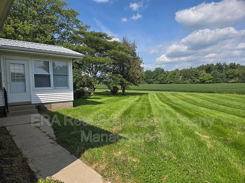 3 bed, 1.5 bath, 1600 sqft, $1,650 — Photo 4