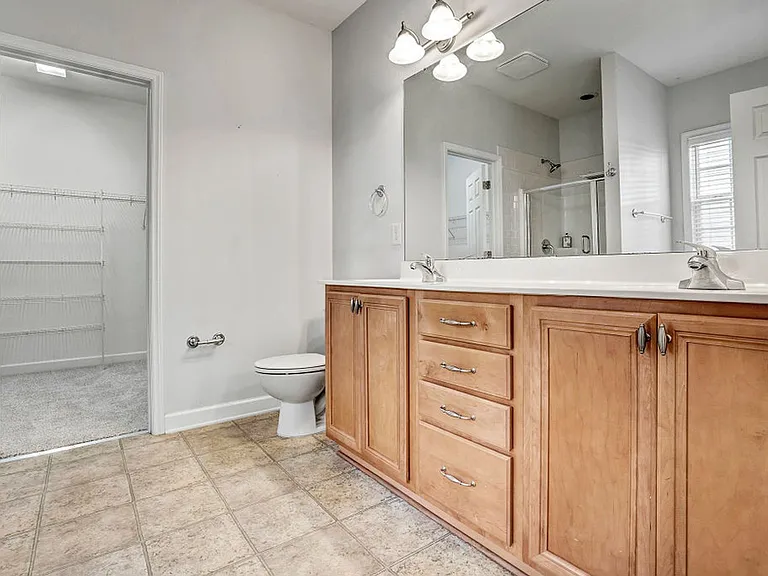 606 Center St — Photo 23