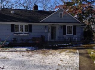 18 Hayward Ave, Miller Place, NY 11764