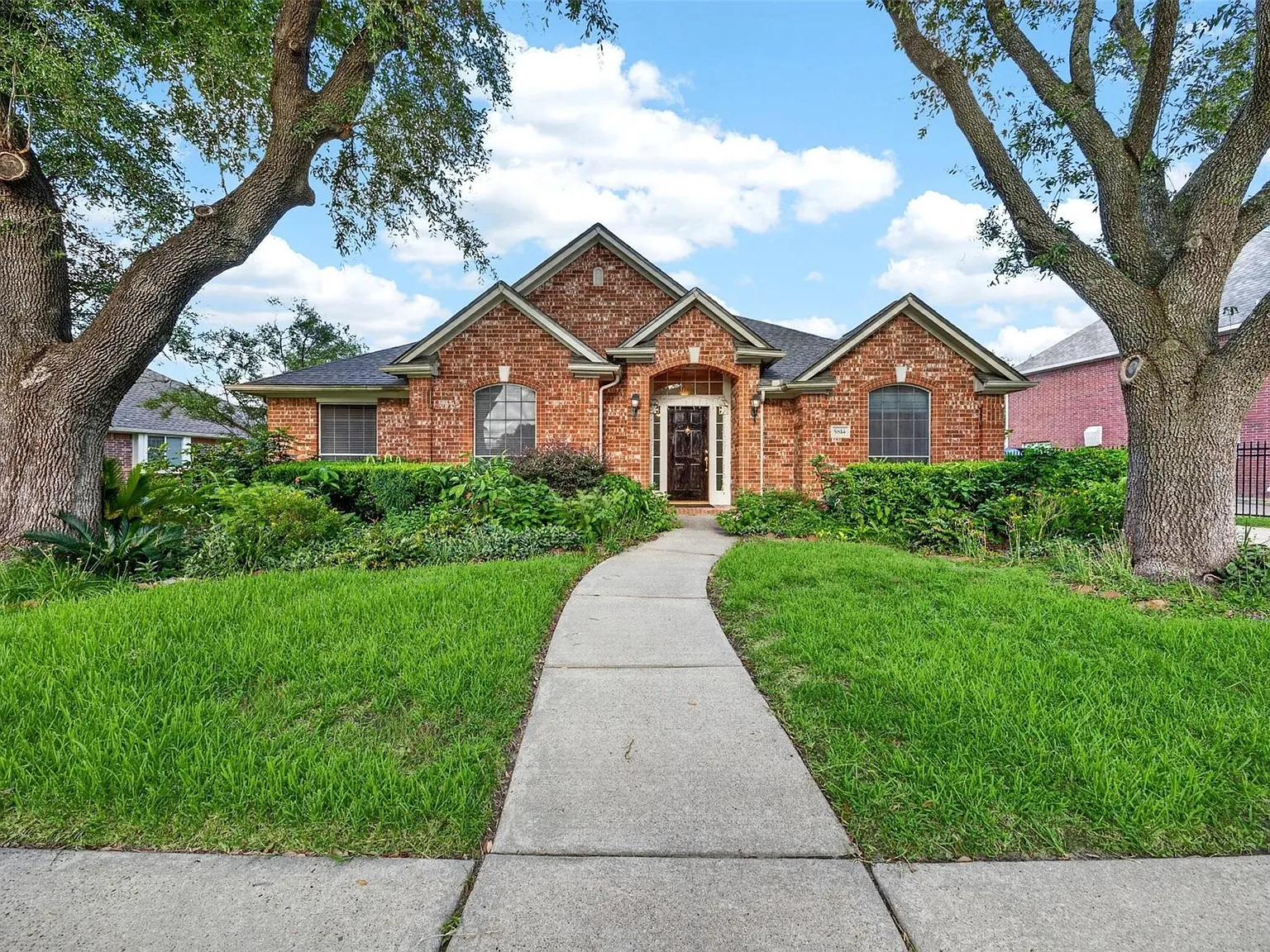 4 bed, 2.0 bath, 2217 sqft, $2,200 — Photo 3