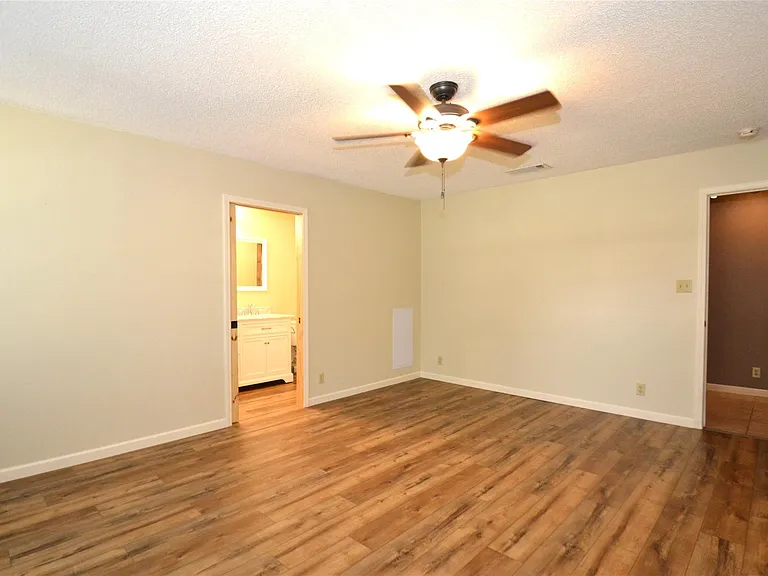 8833 Tallwood Dr — Photo 18