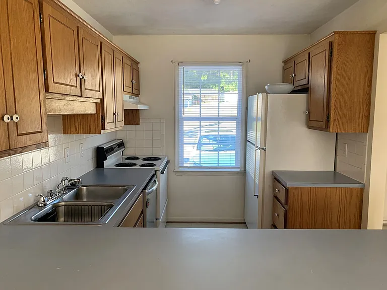 277 Lakeview Dr — Photo 3