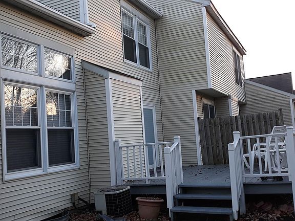 2nd image of 7 Essex Cir