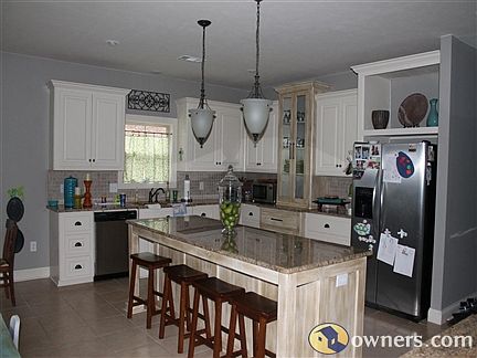Large Kitchen with Keeping Room