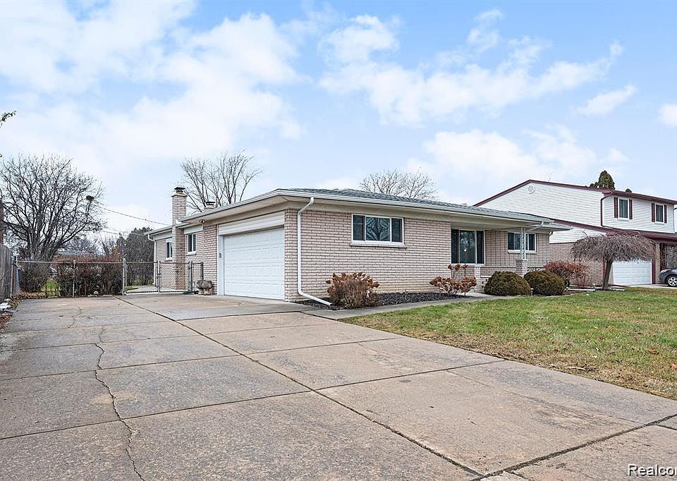 1st image of 3461 Lancaster Dr