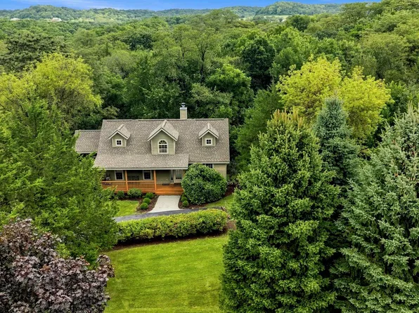 13 Washburne Ln, Galena, IL 61036
