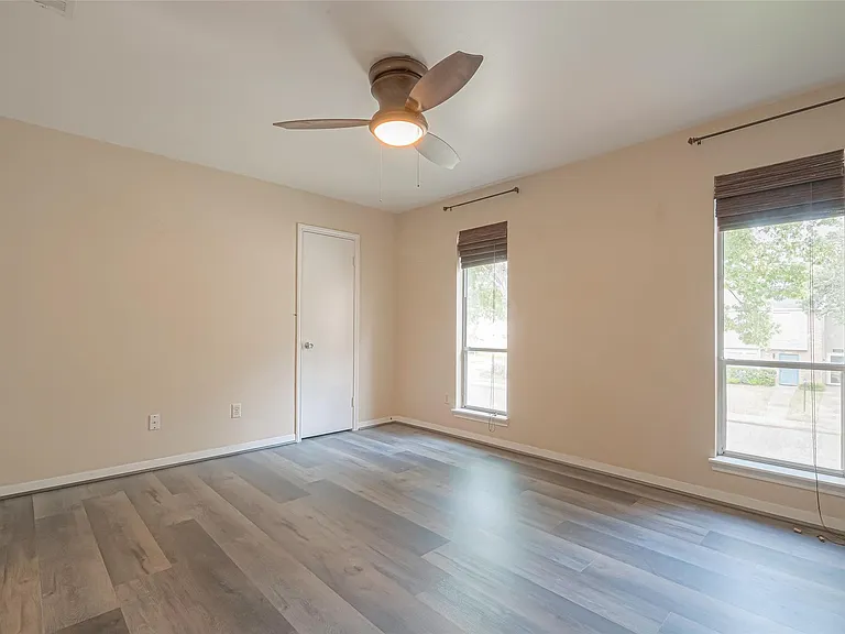 10217 Longmont Dr — Photo 28