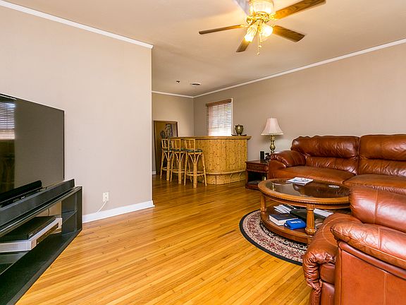 2nd image of 517 Hopper Dr