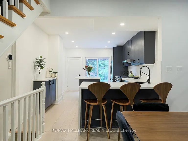 35 Dingwall Ave — Photo 11
