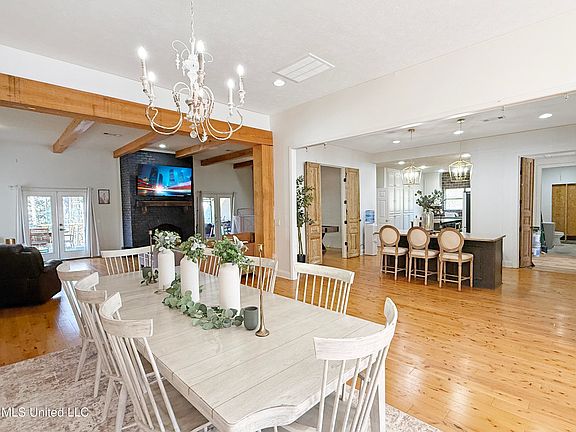 3rd image of 431 Monterey Rd