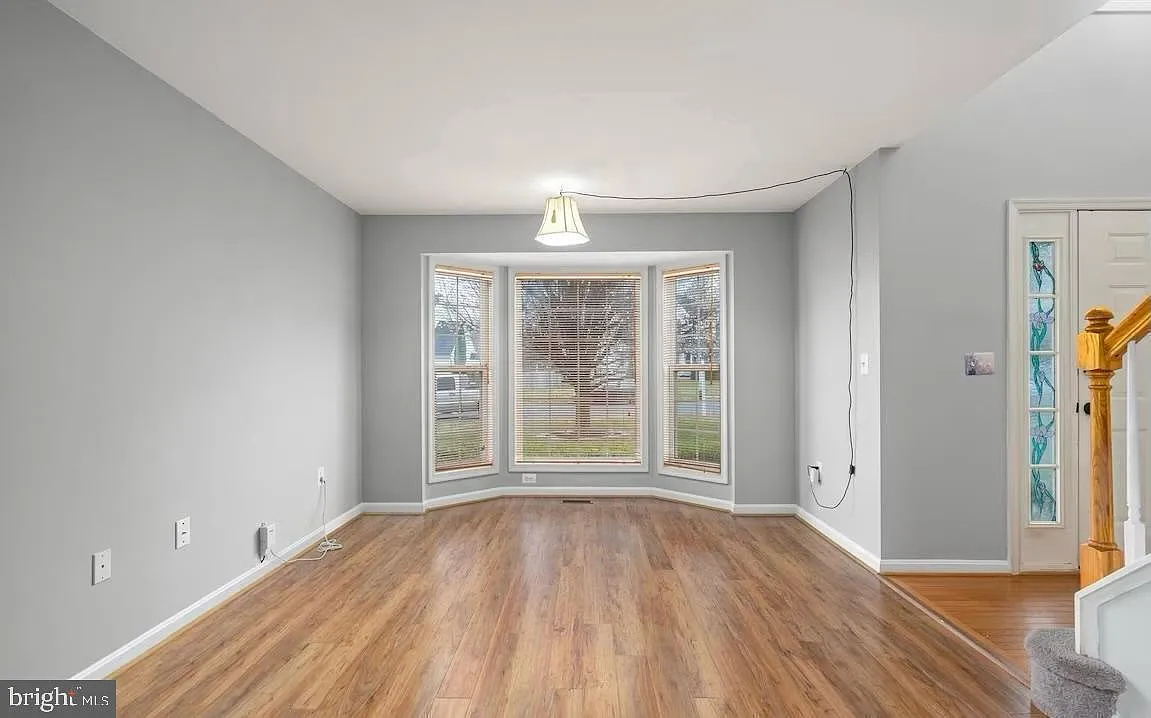 4 bed, 3.5 bath, 3356 sqft, $3,300 — Photo 2