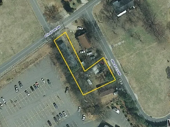 942 3rd Street Ct SW, Hickory, NC 28602