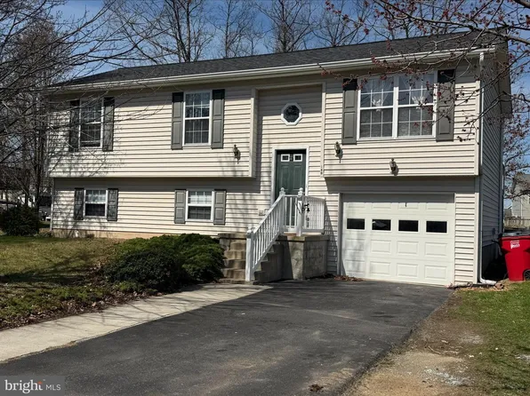 140 Thoreau Dr, Inwood, WV 25428