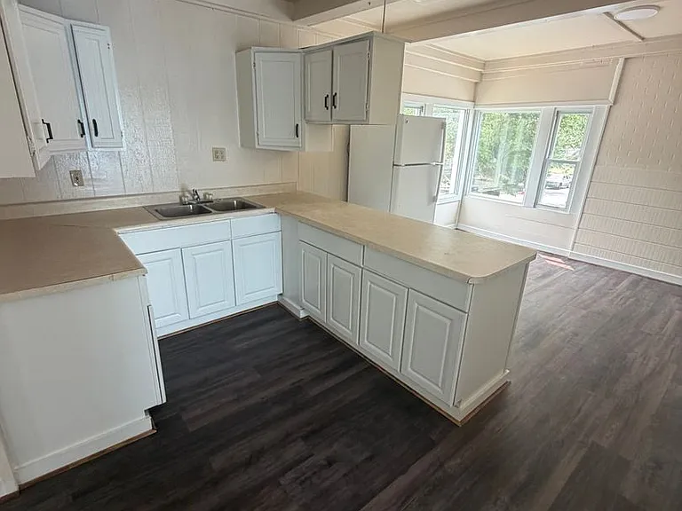 232 Wallace St — Photo 3