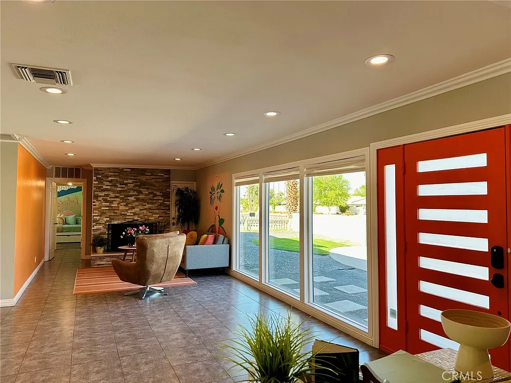 3 bed, 2160 sqft, $7,000 — Photo 2