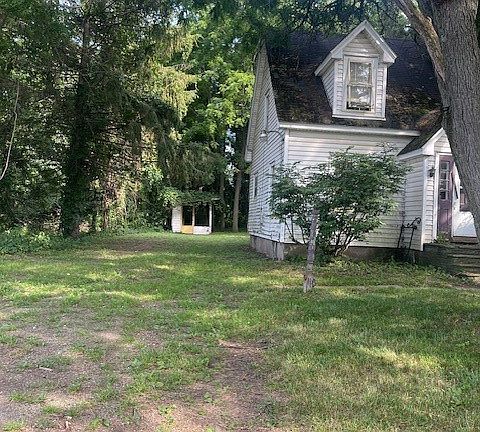2nd image of 18 Pierce Dr