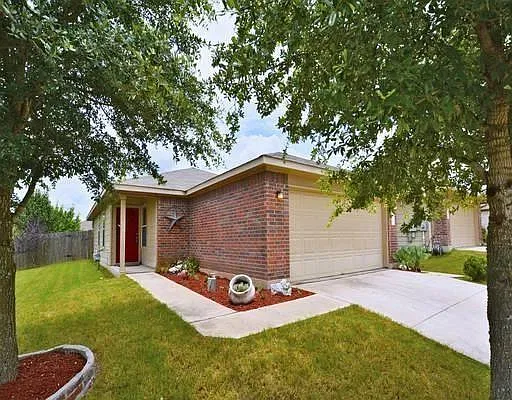 3 bed, 2.0 bath, 1210 sqft, $1,795 — Photo 2