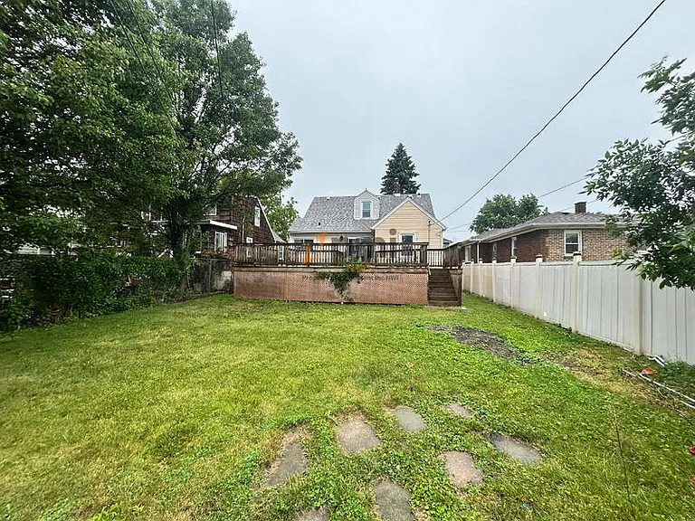 616 Burton Ct — Photo 17