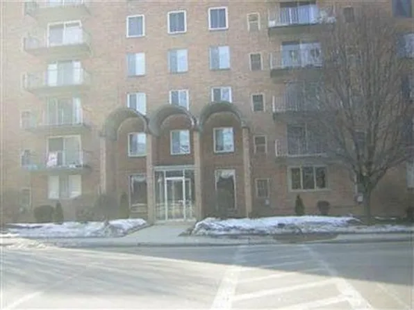 50 S Rocky River Dr APT 806, Berea, OH 44017