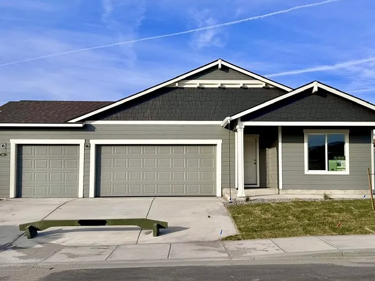893 NE Laurel Springs Dr — Photo 1