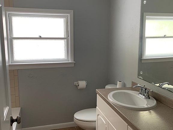 5th image of 238 1/2 E King St