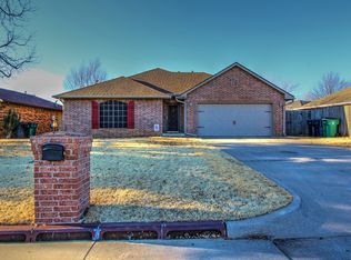 12501 Ridgegate Rd, Yukon, OK 73099