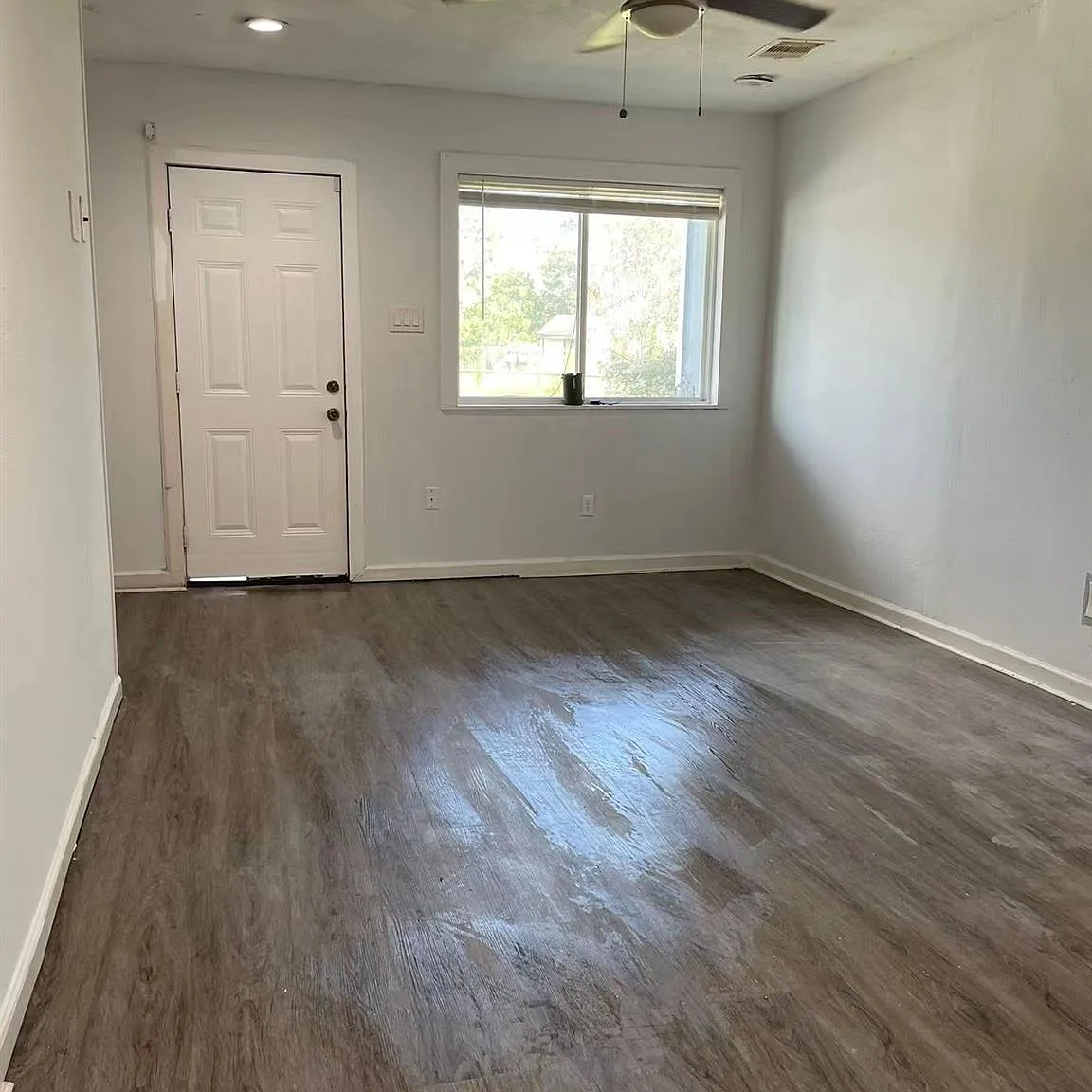 3 bed, 1.0 bath, 960 sqft, $1,090 — Photo 3