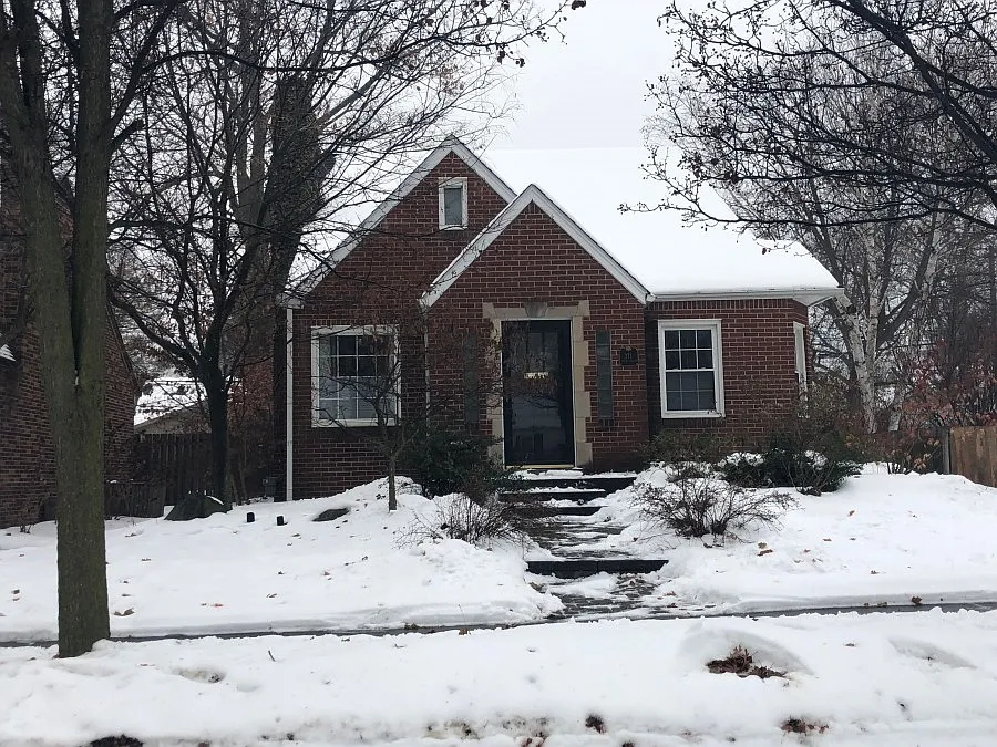 371 Irvin St photo 1