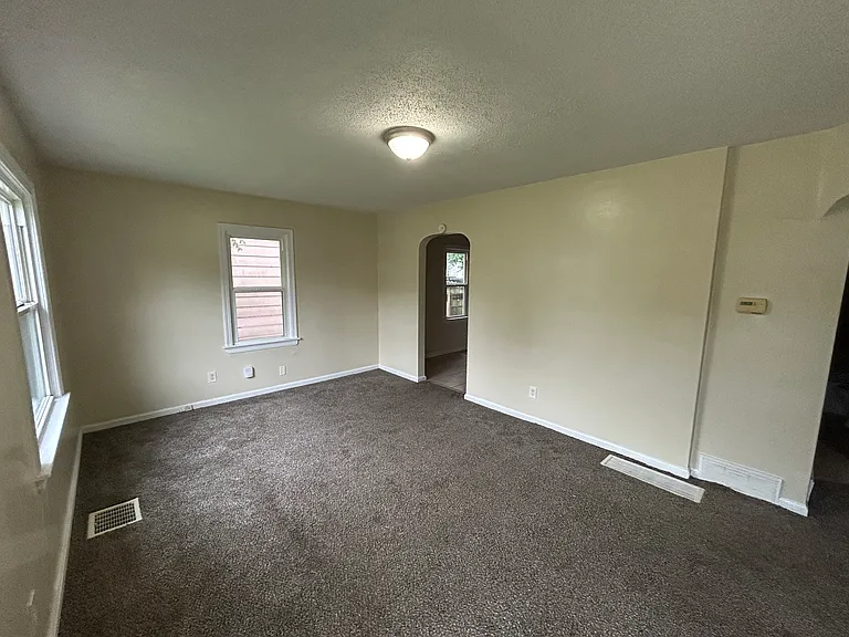 1733 S Morton Ave — Photo 3