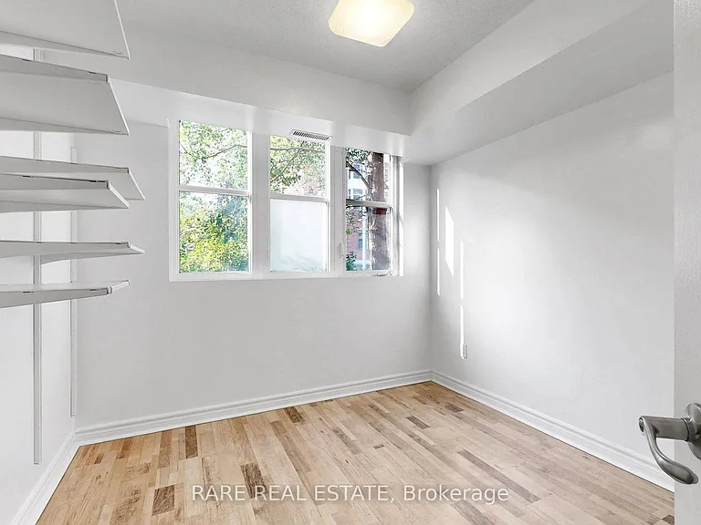 21 Ruttan St #140 — Photo 8